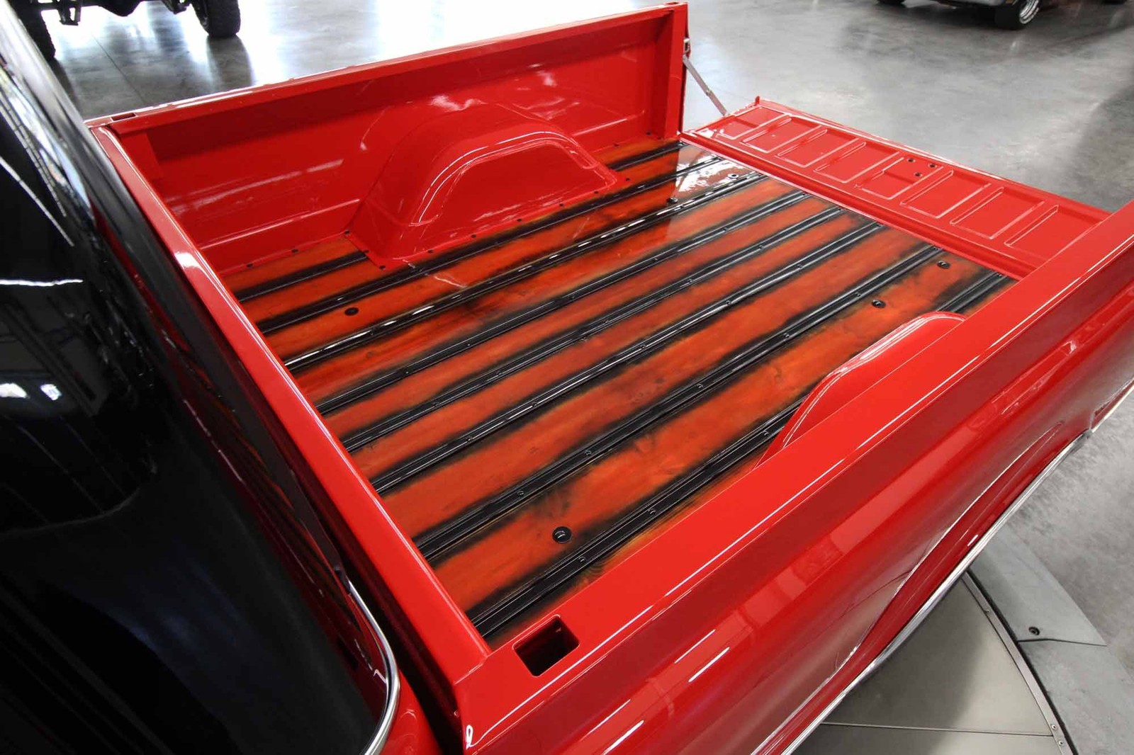 Chevrolet-C-10-1968-AMAZING-RESTOMOD-14