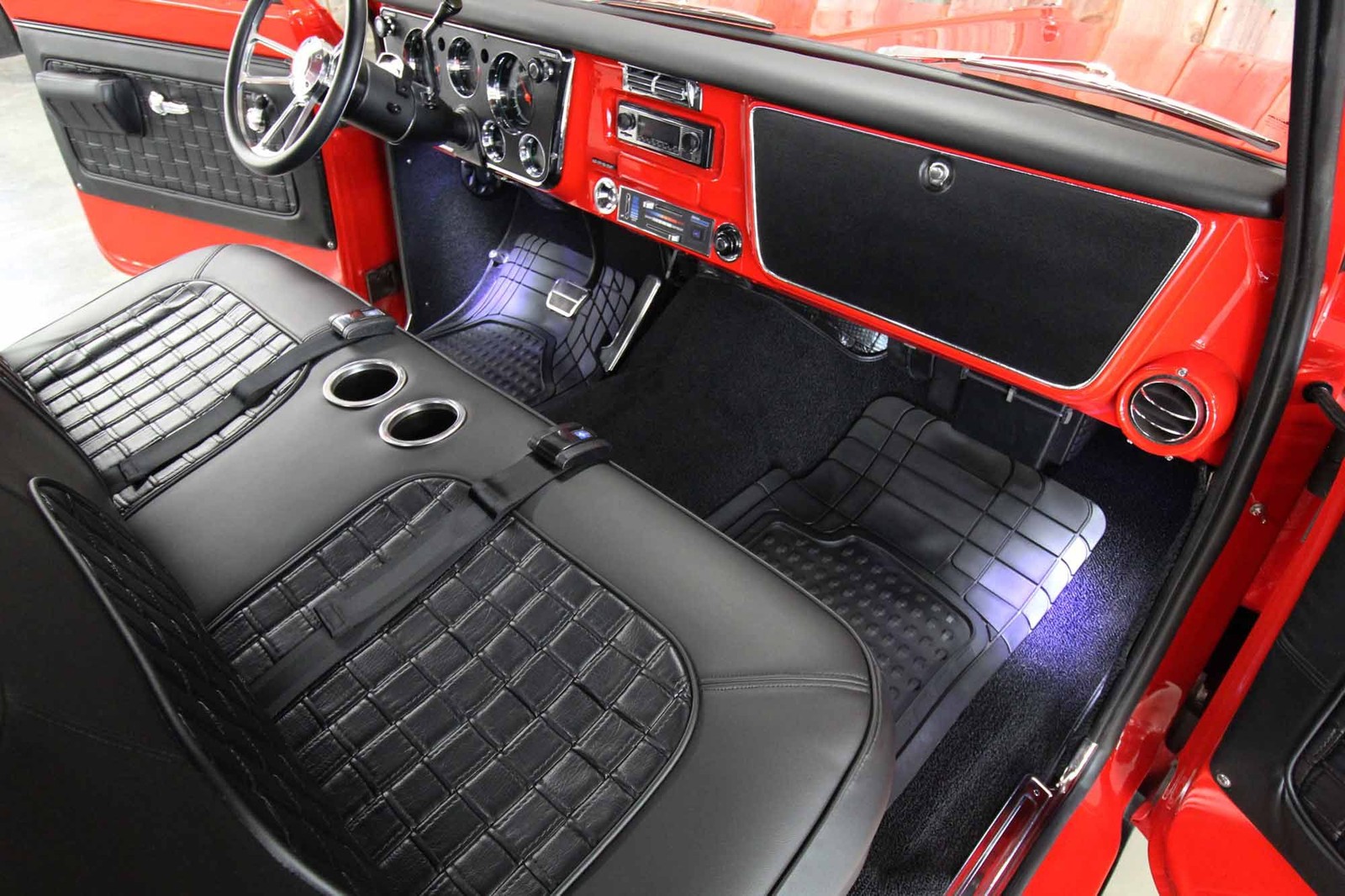 Chevrolet-C-10-1968-AMAZING-RESTOMOD-17