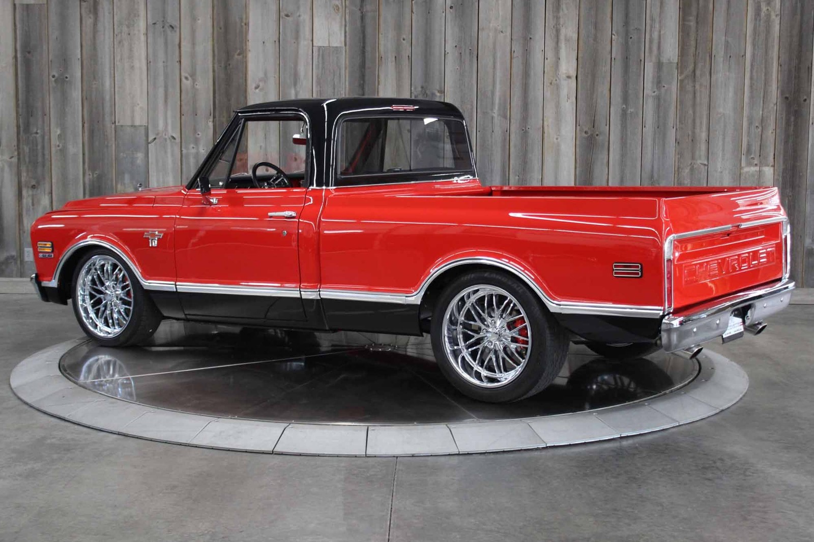 Chevrolet-C-10-1968-AMAZING-RESTOMOD-2