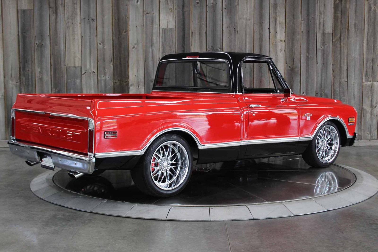 Chevrolet-C-10-1968-AMAZING-RESTOMOD-3