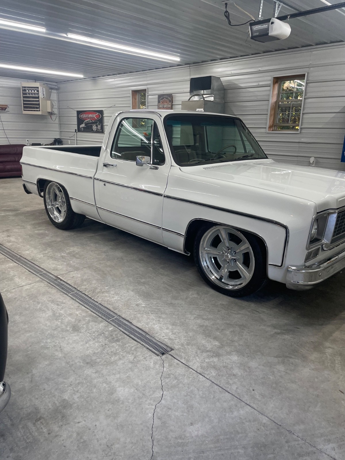 Chevrolet-C-10-1974-Standard-Cab-Pickup
