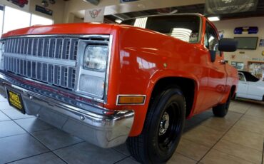 Chevrolet-C-10-1981-Classic-Car-14