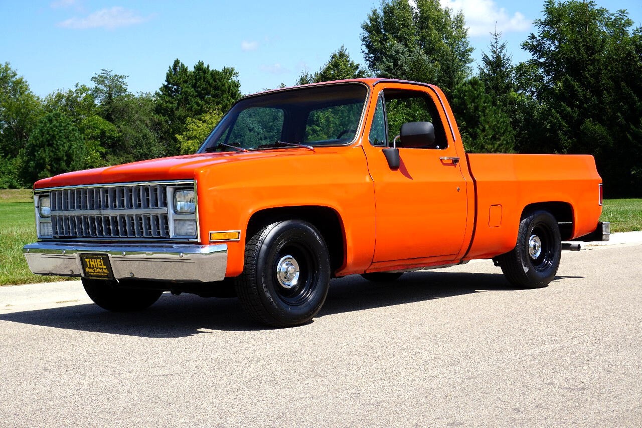 Chevrolet-C-10-1981-Classic-Car-35
