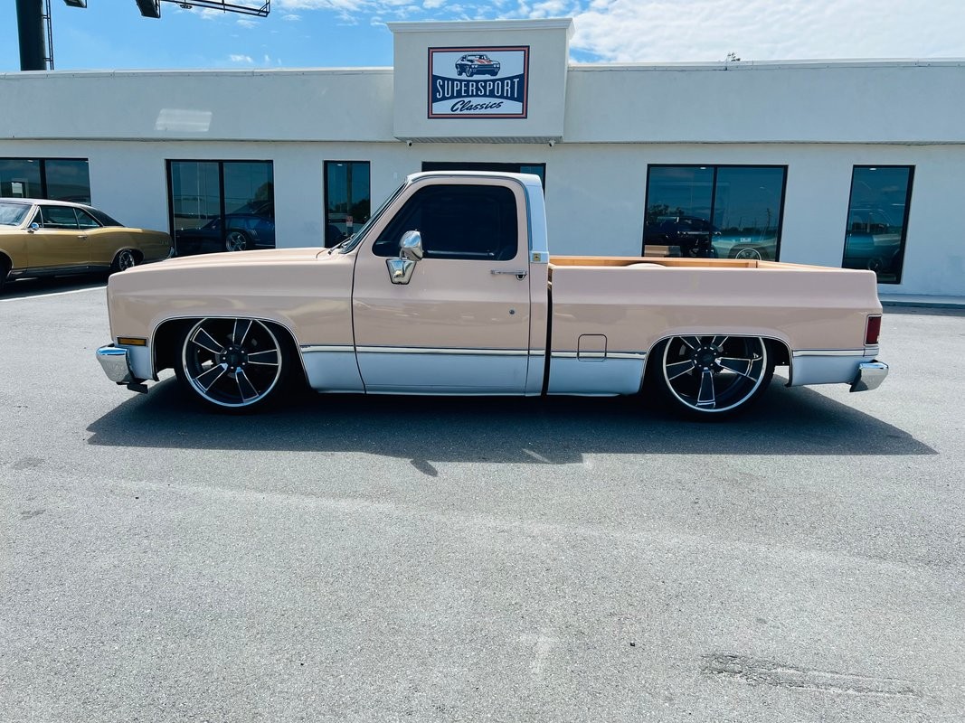 Chevrolet-C-10-1983-Pickup-Truck-1