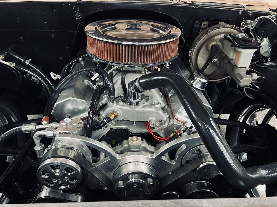 Chevrolet-C-10-1983-Pickup-Truck-11