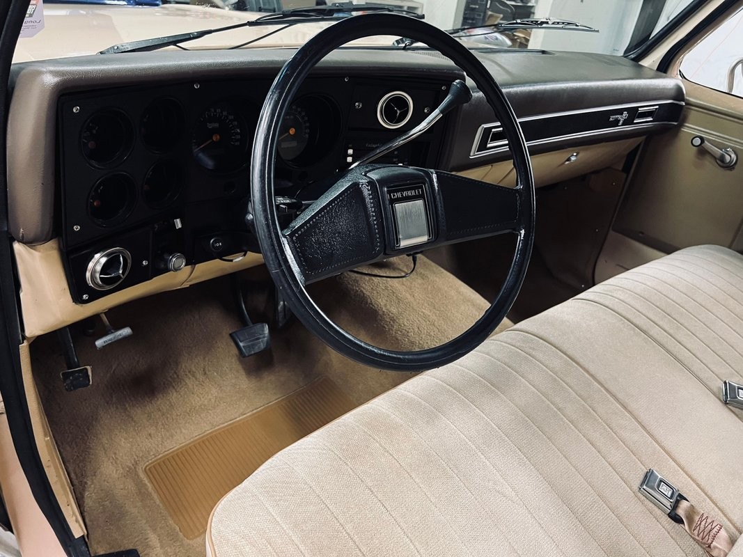 Chevrolet-C-10-1983-Pickup-Truck-15