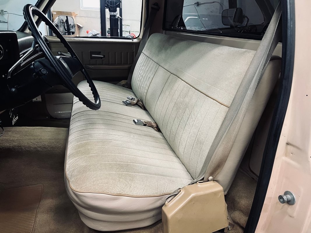 Chevrolet-C-10-1983-Pickup-Truck-16