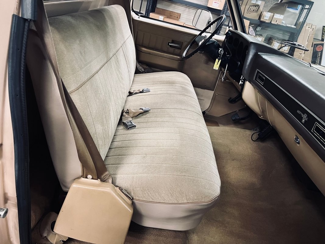 Chevrolet-C-10-1983-Pickup-Truck-18
