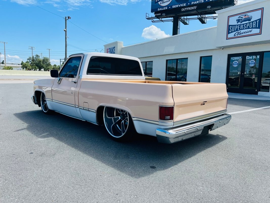 Chevrolet-C-10-1983-Pickup-Truck-2