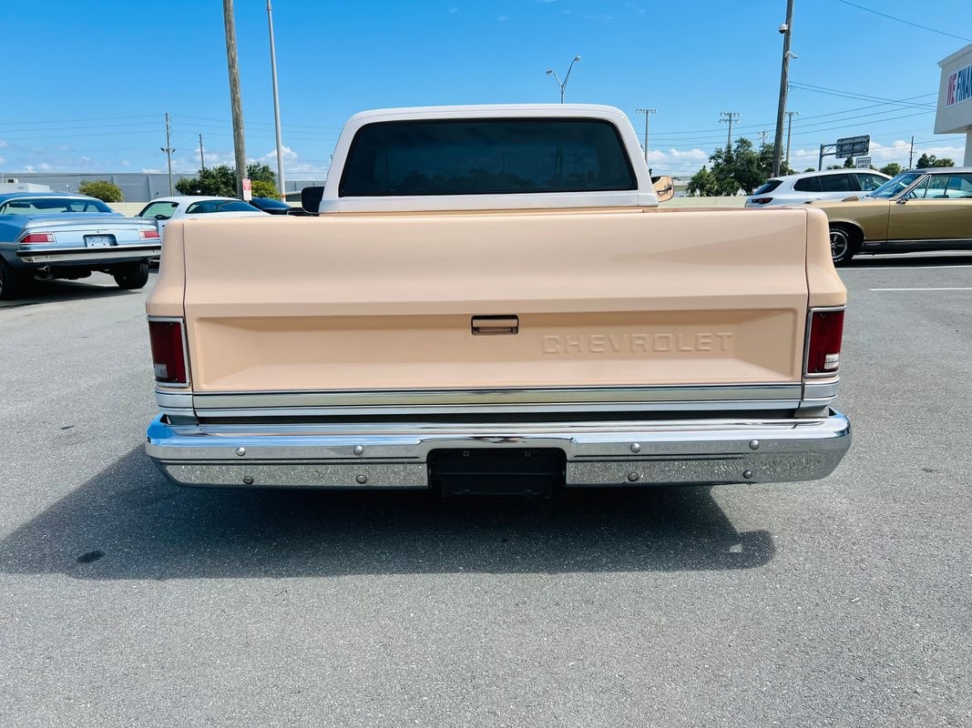 Chevrolet-C-10-1983-Pickup-Truck-3