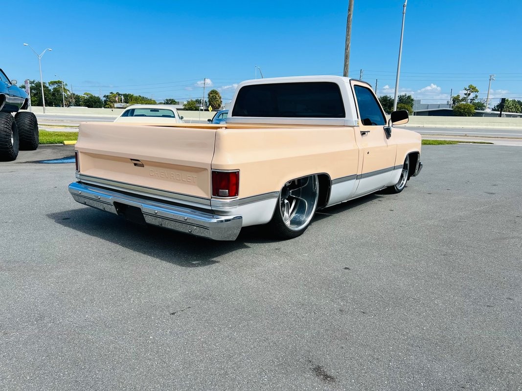 Chevrolet-C-10-1983-Pickup-Truck-5