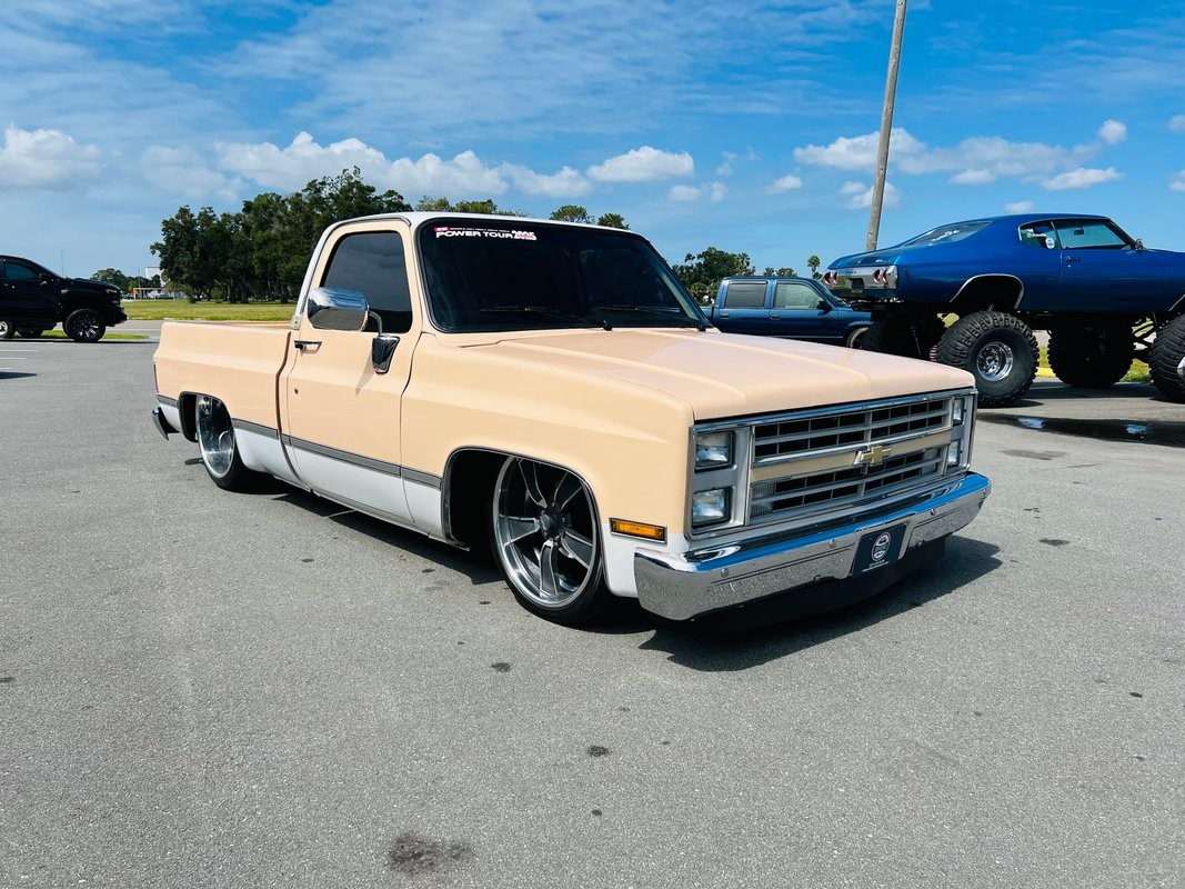 Chevrolet-C-10-1983-Pickup-Truck-7