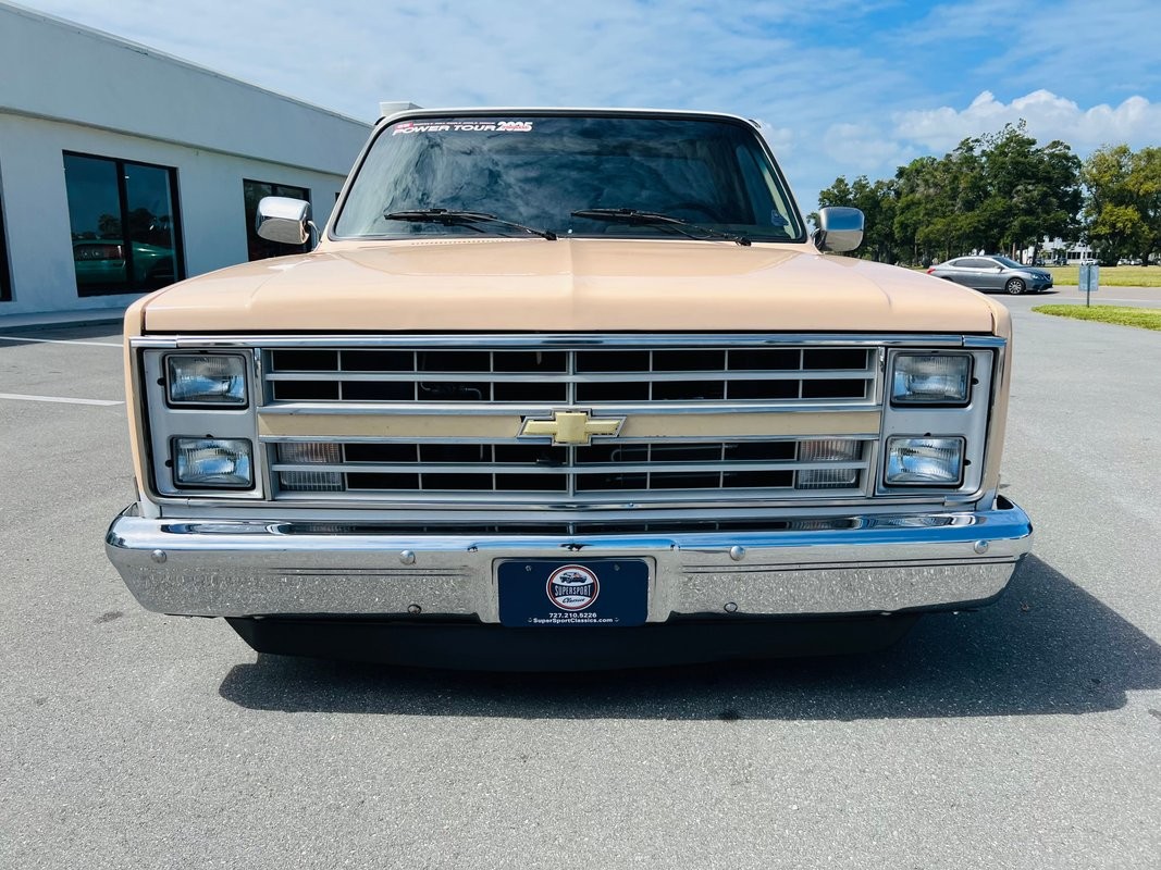 Chevrolet-C-10-1983-Pickup-Truck-8