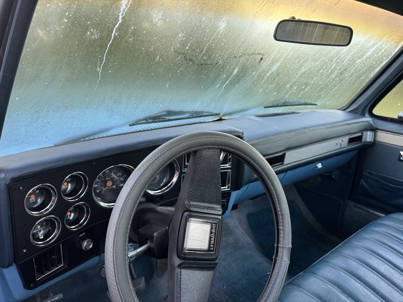 Chevrolet-C-10-1984-16