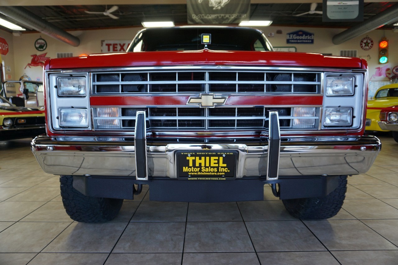 Chevrolet-C-10-1986-Truck-12