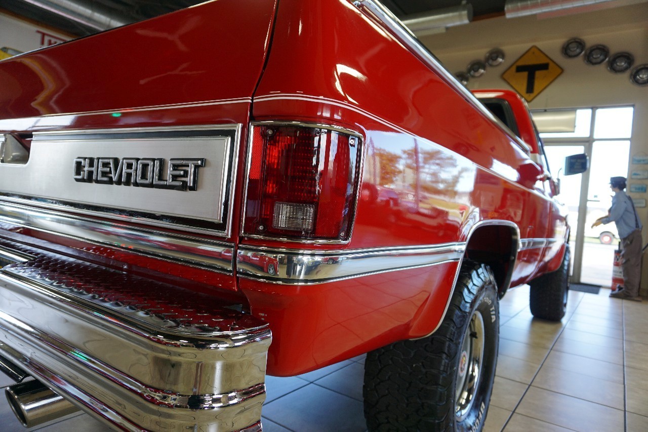 Chevrolet-C-10-1986-Truck-17