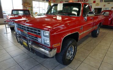 Chevrolet-C-10-1986-Truck-2