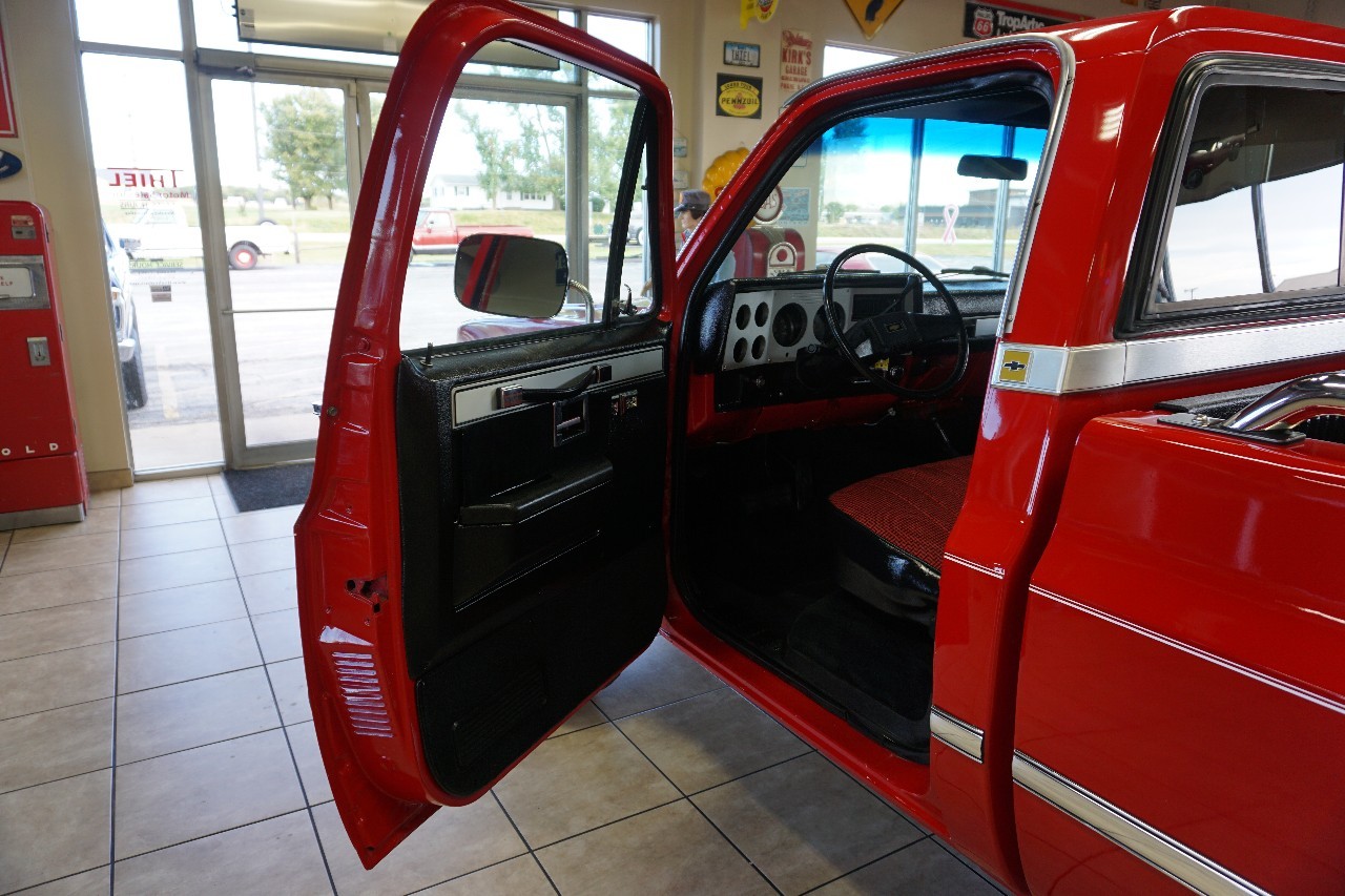 Chevrolet-C-10-1986-Truck-20