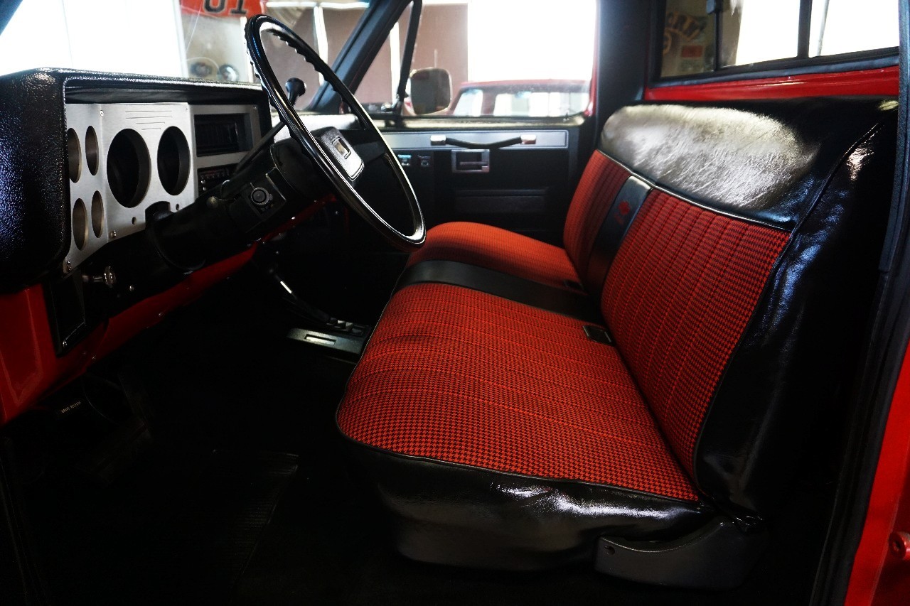 Chevrolet-C-10-1986-Truck-21