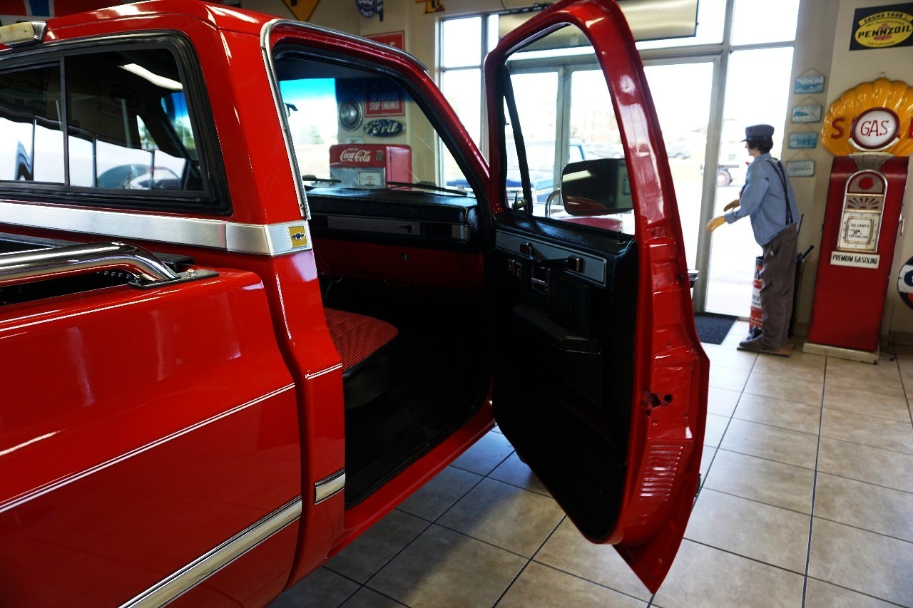 Chevrolet-C-10-1986-Truck-22