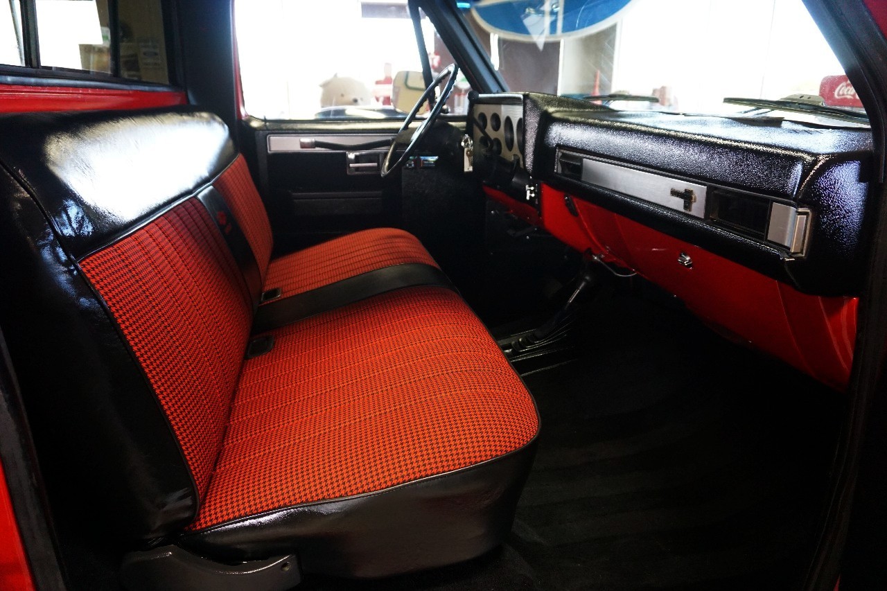 Chevrolet-C-10-1986-Truck-23