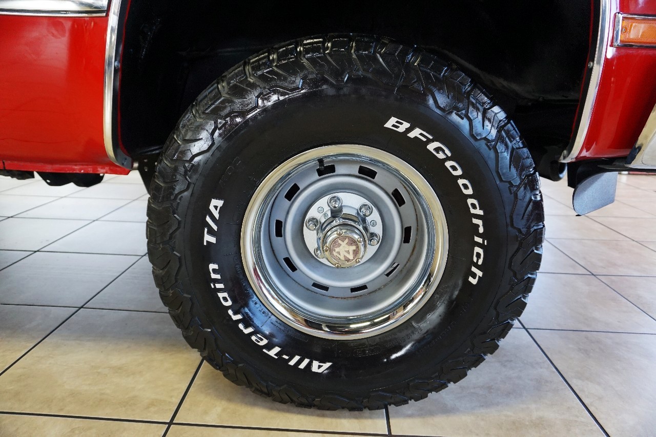 Chevrolet-C-10-1986-Truck-32