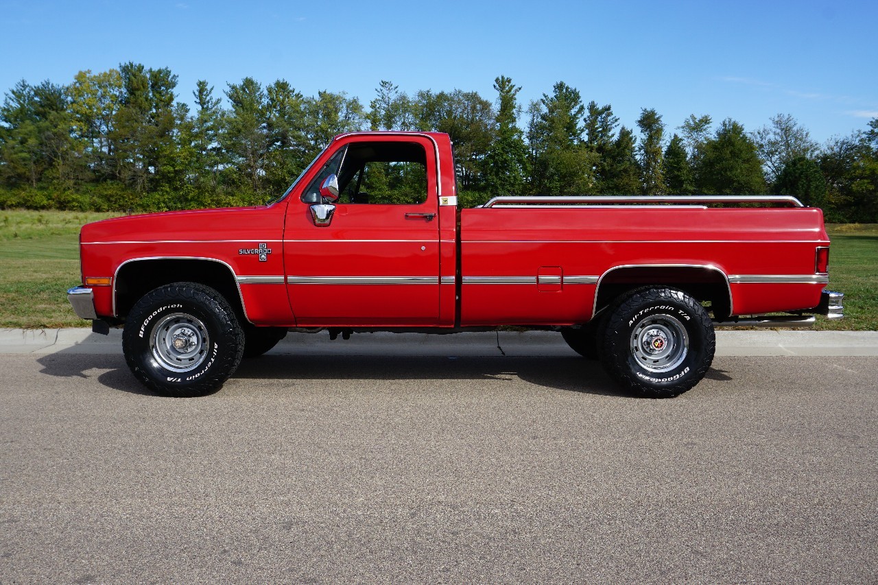Chevrolet-C-10-1986-Truck-34