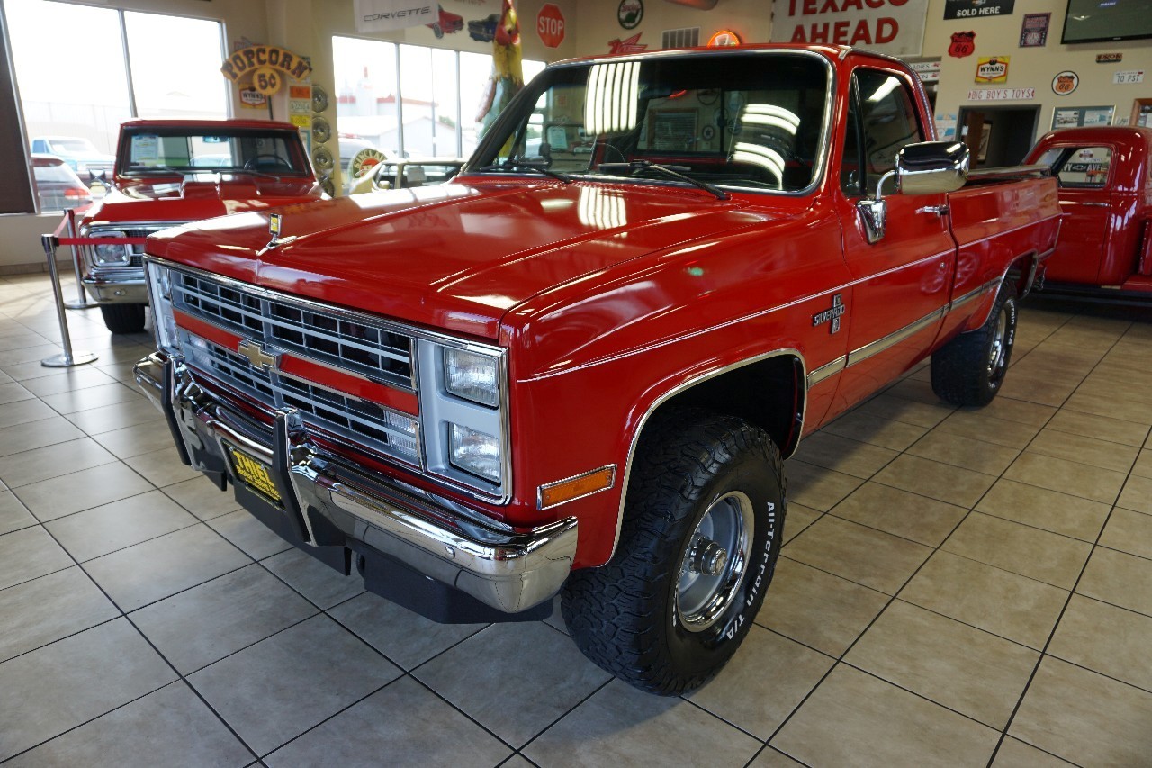 Chevrolet-C-10-1986-Truck-35