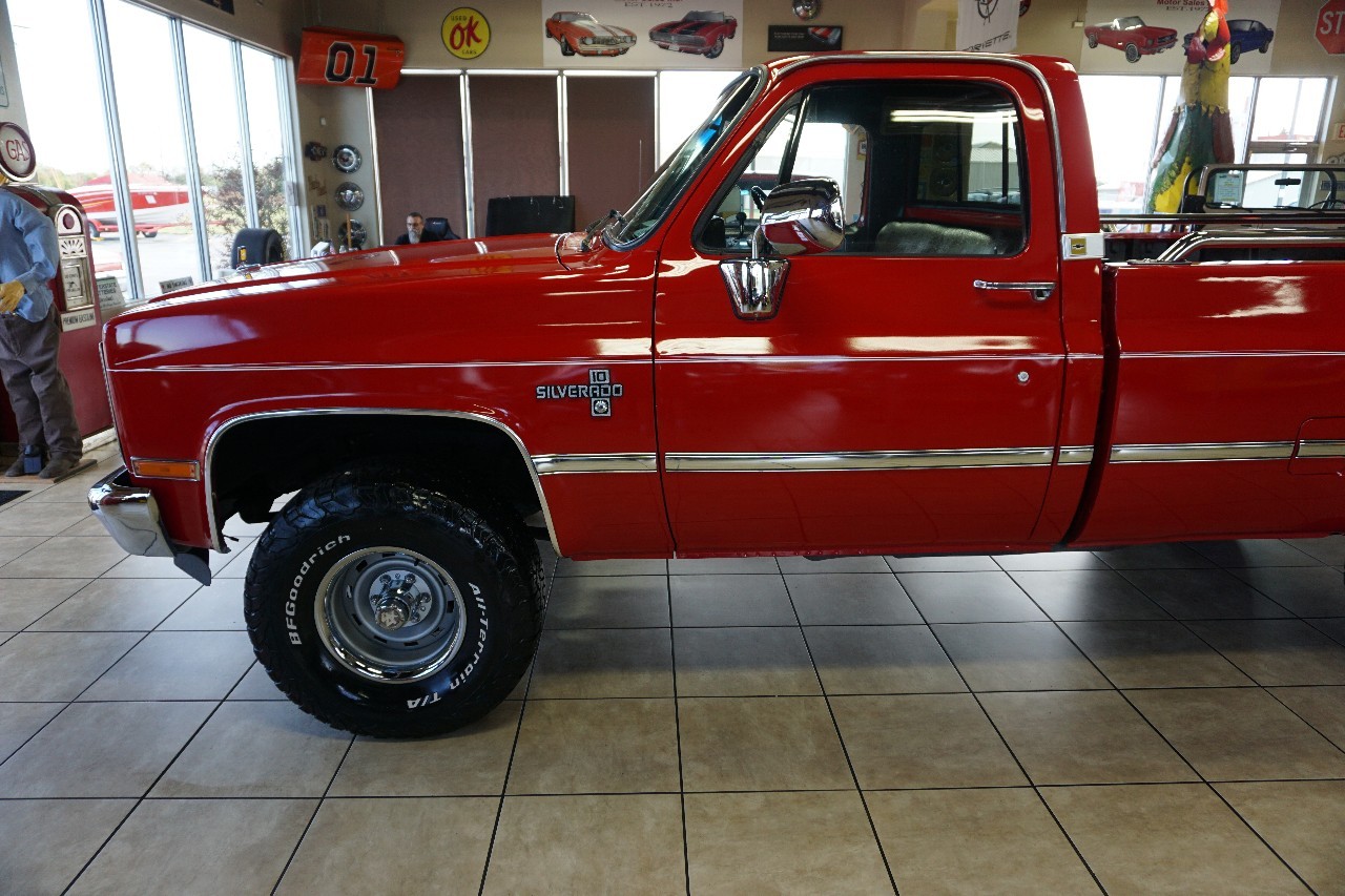 Chevrolet-C-10-1986-Truck-36