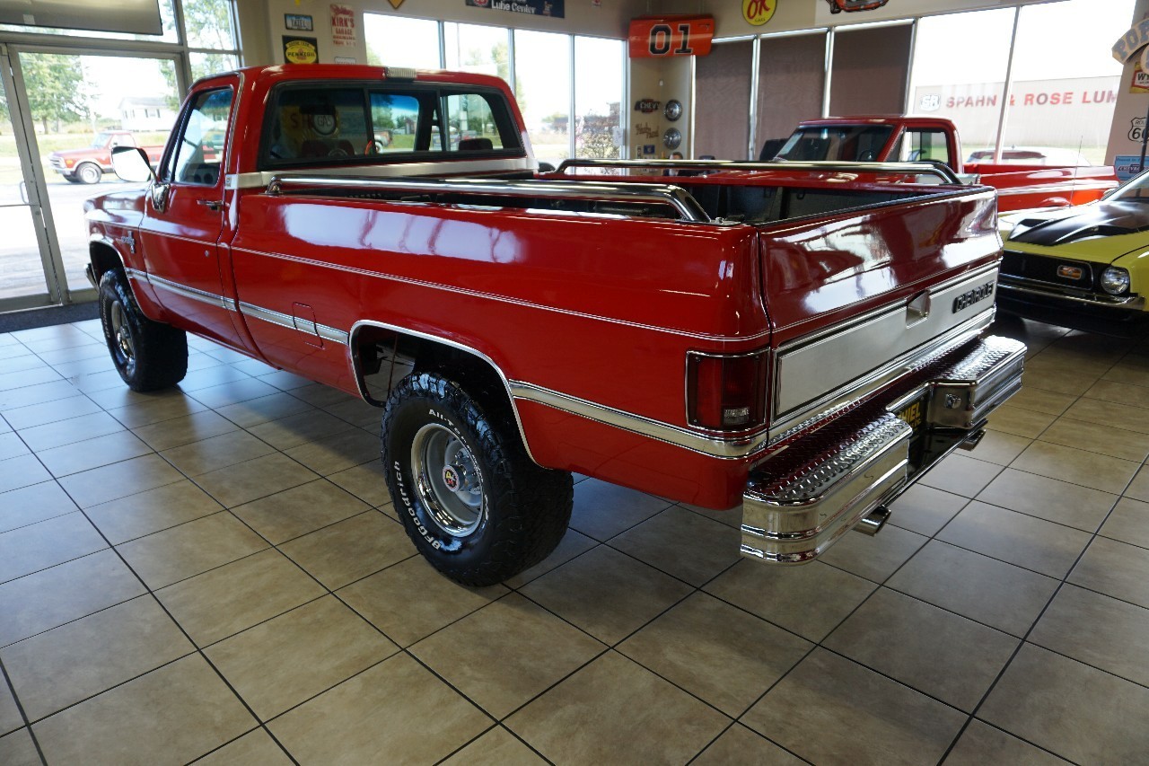 Chevrolet-C-10-1986-Truck-39