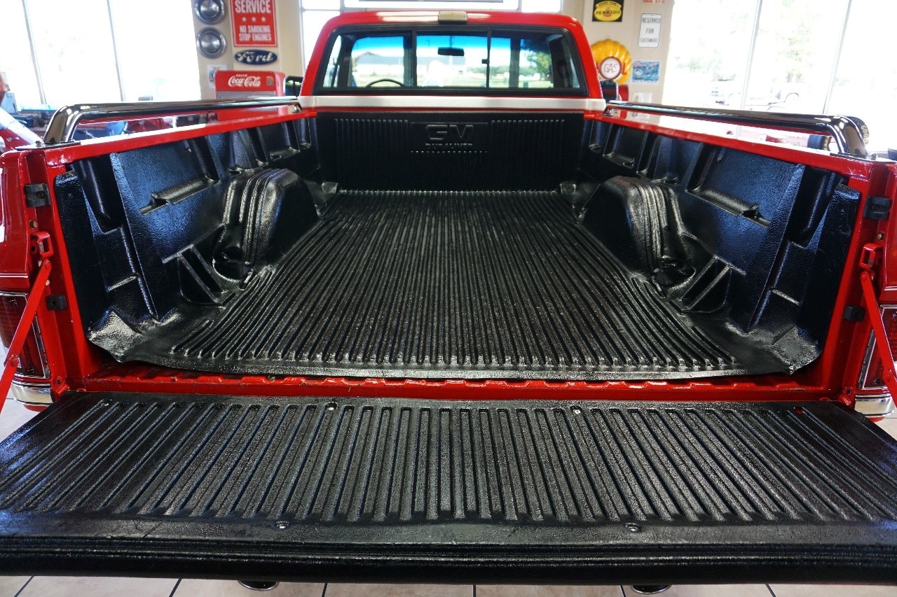 Chevrolet-C-10-1986-Truck-8