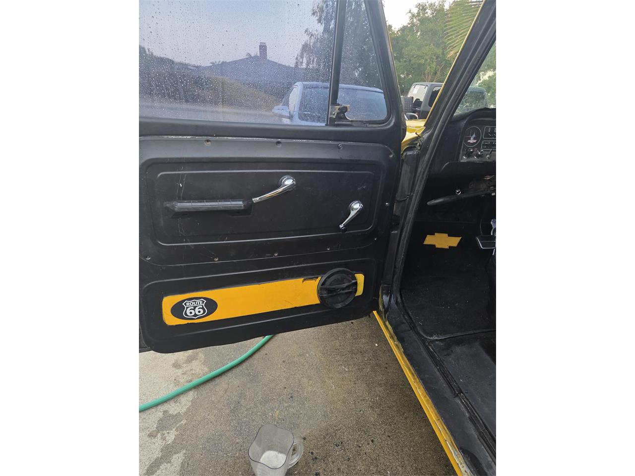 Chevrolet-C10-1963-Yellow-Black-13