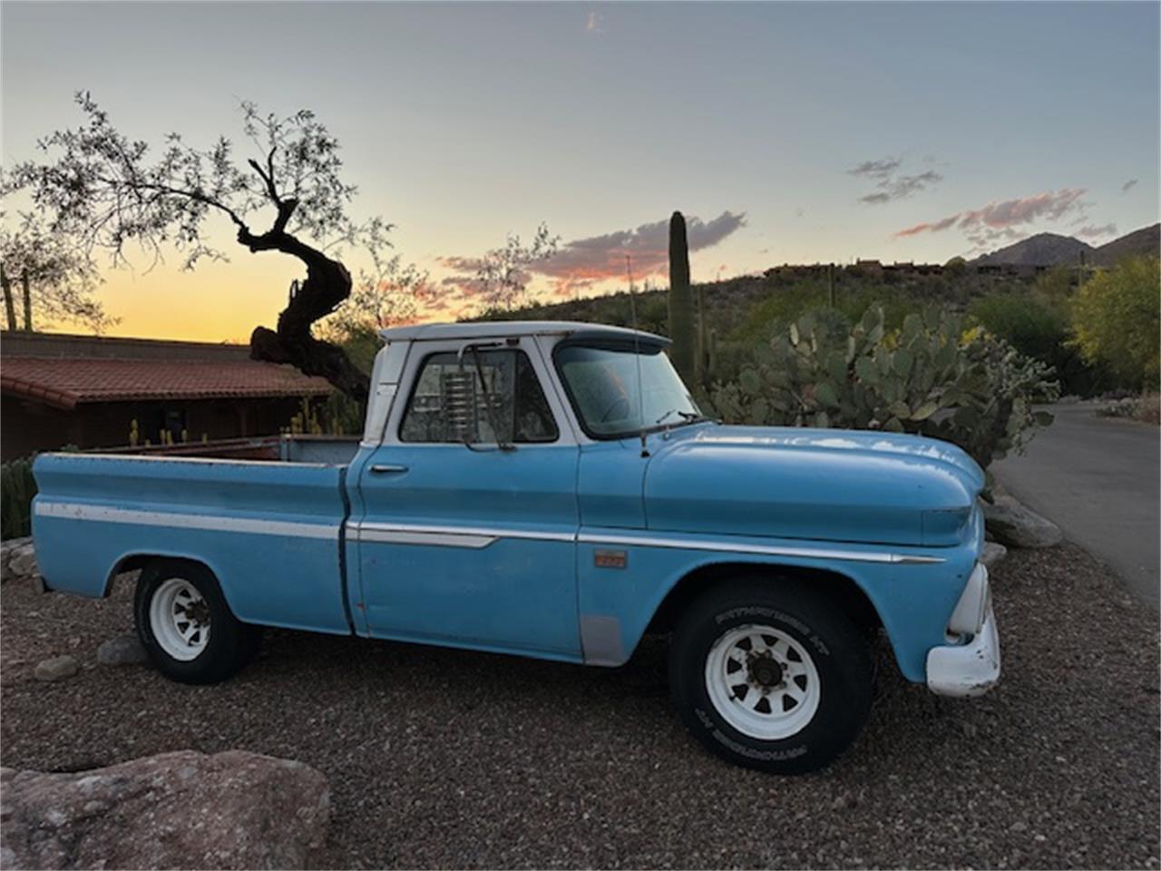 Chevrolet-C10-1966-BlueWhite-Tan-5