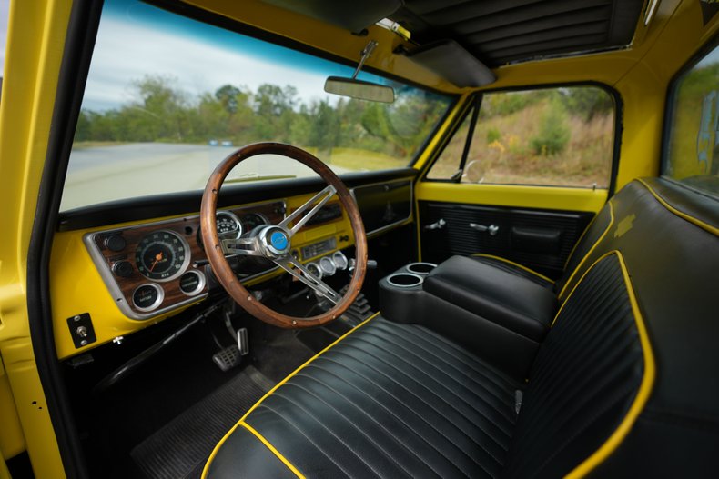 Chevrolet-C10-1967-Yellow-Black-16