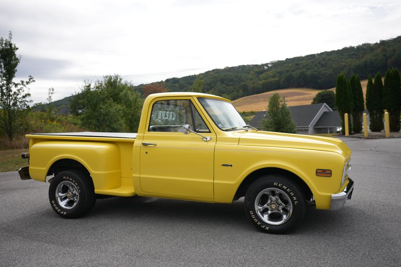 Chevrolet-C10-1967-Yellow-Black-18