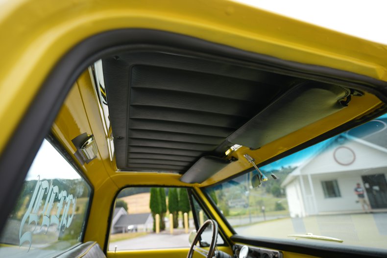 Chevrolet-C10-1967-Yellow-Black-2