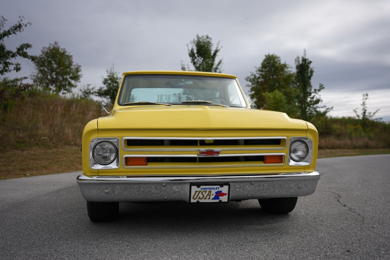 Chevrolet-C10-1967-Yellow-Black-21