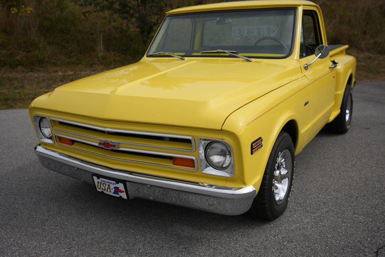 Chevrolet-C10-1967-Yellow-Black-22