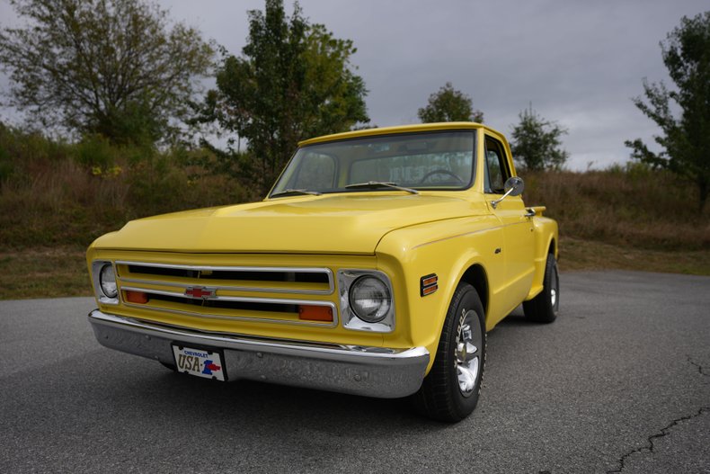 Chevrolet-C10-1967-Yellow-Black-23