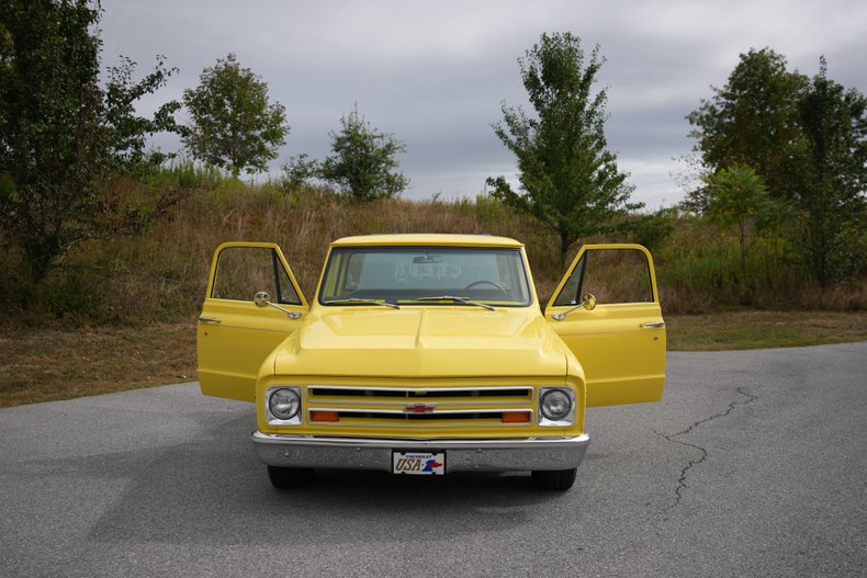 Chevrolet-C10-1967-Yellow-Black-24