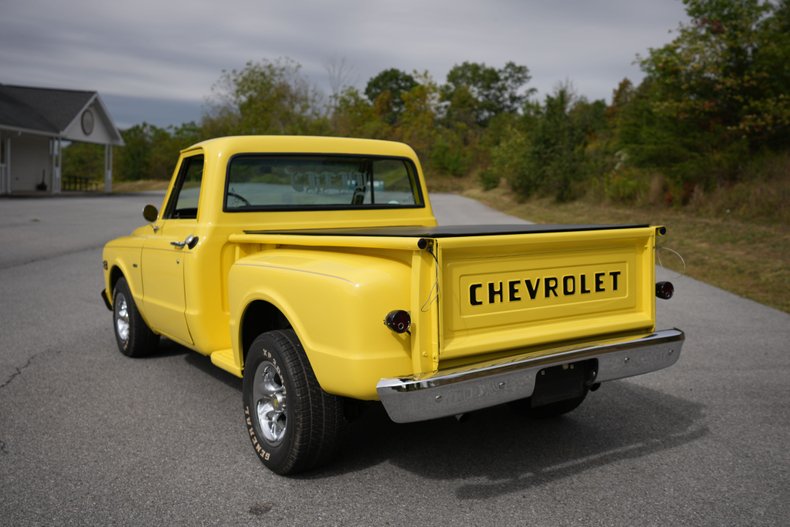 Chevrolet-C10-1967-Yellow-Black-25