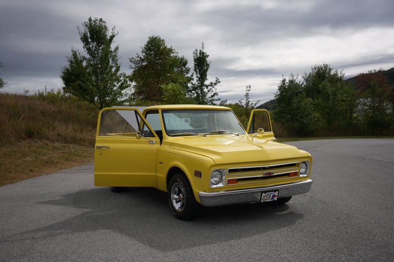 Chevrolet-C10-1967-Yellow-Black-29