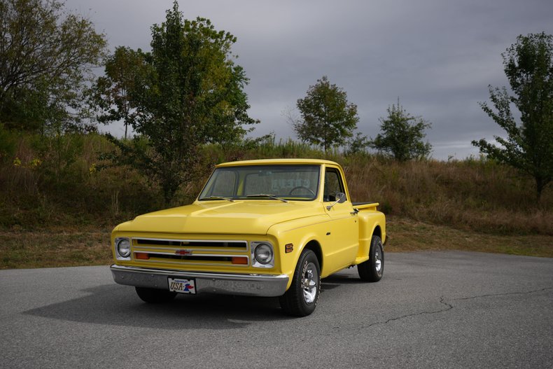Chevrolet-C10-1967-Yellow-Black-3
