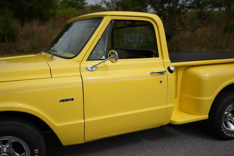 Chevrolet-C10-1967-Yellow-Black-30