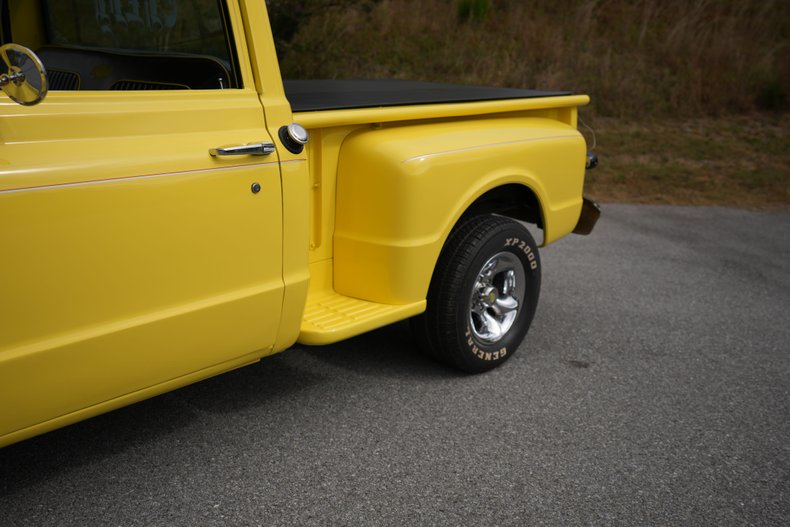 Chevrolet-C10-1967-Yellow-Black-31