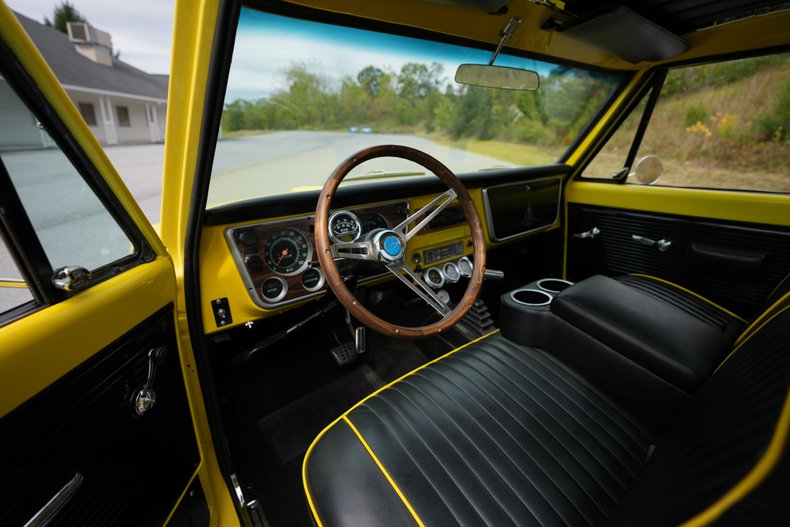Chevrolet-C10-1967-Yellow-Black-34