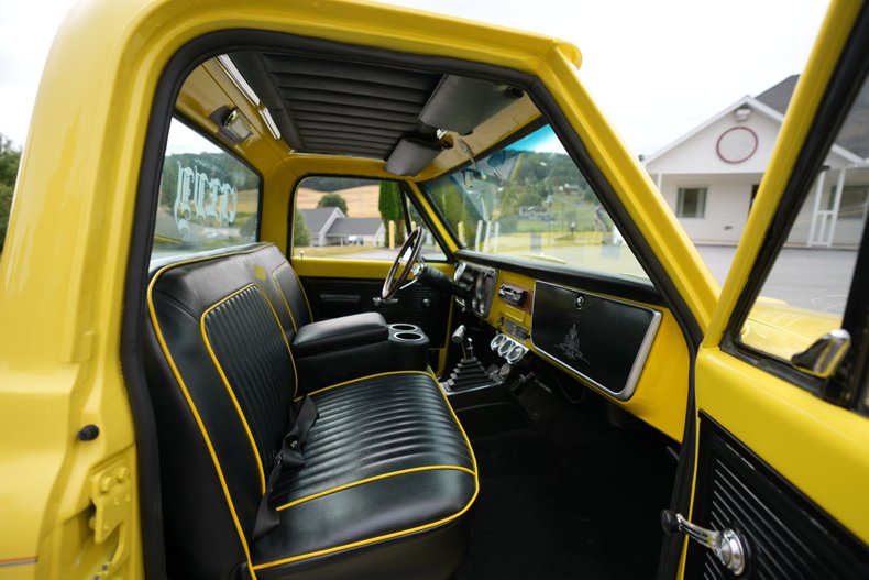 Chevrolet-C10-1967-Yellow-Black-35