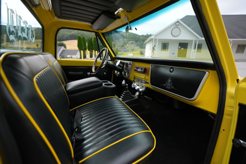 Chevrolet-C10-1967-Yellow-Black-36