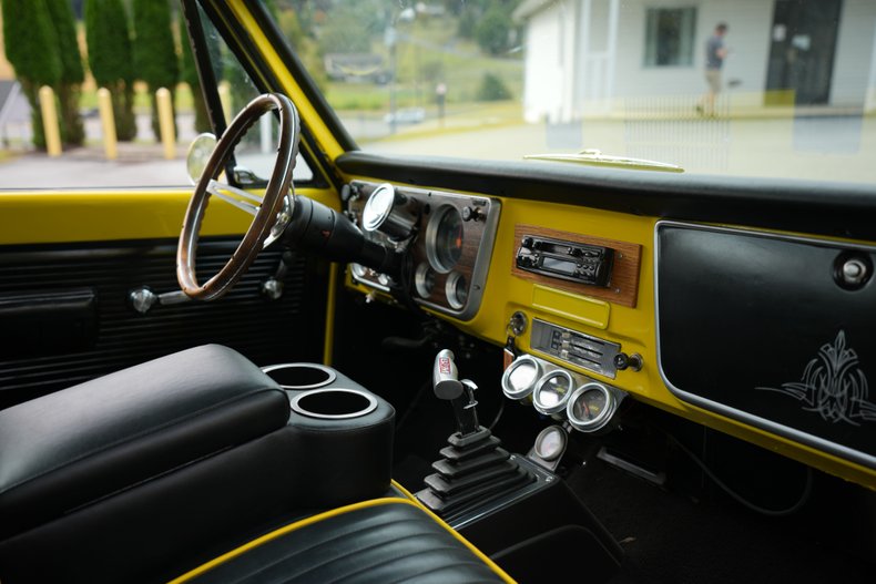 Chevrolet-C10-1967-Yellow-Black-38