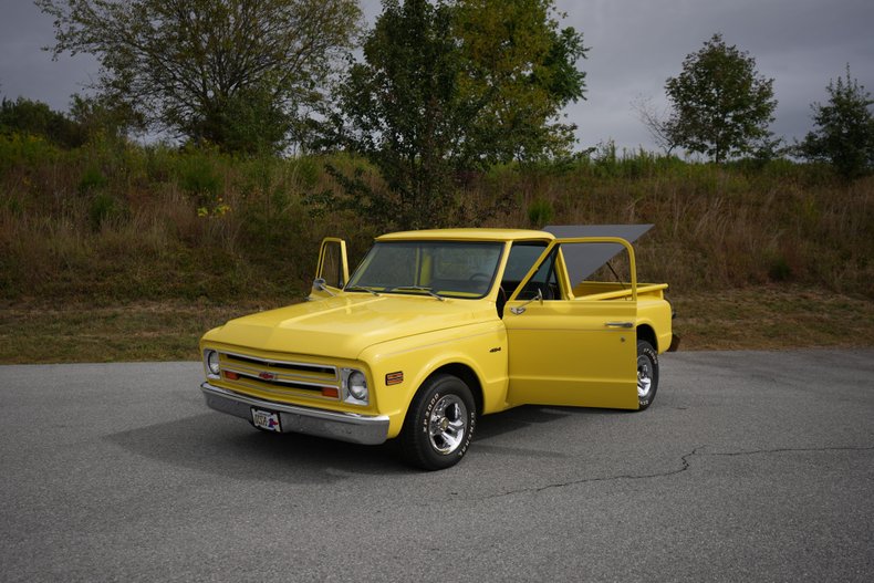 Chevrolet-C10-1967-Yellow-Black-4